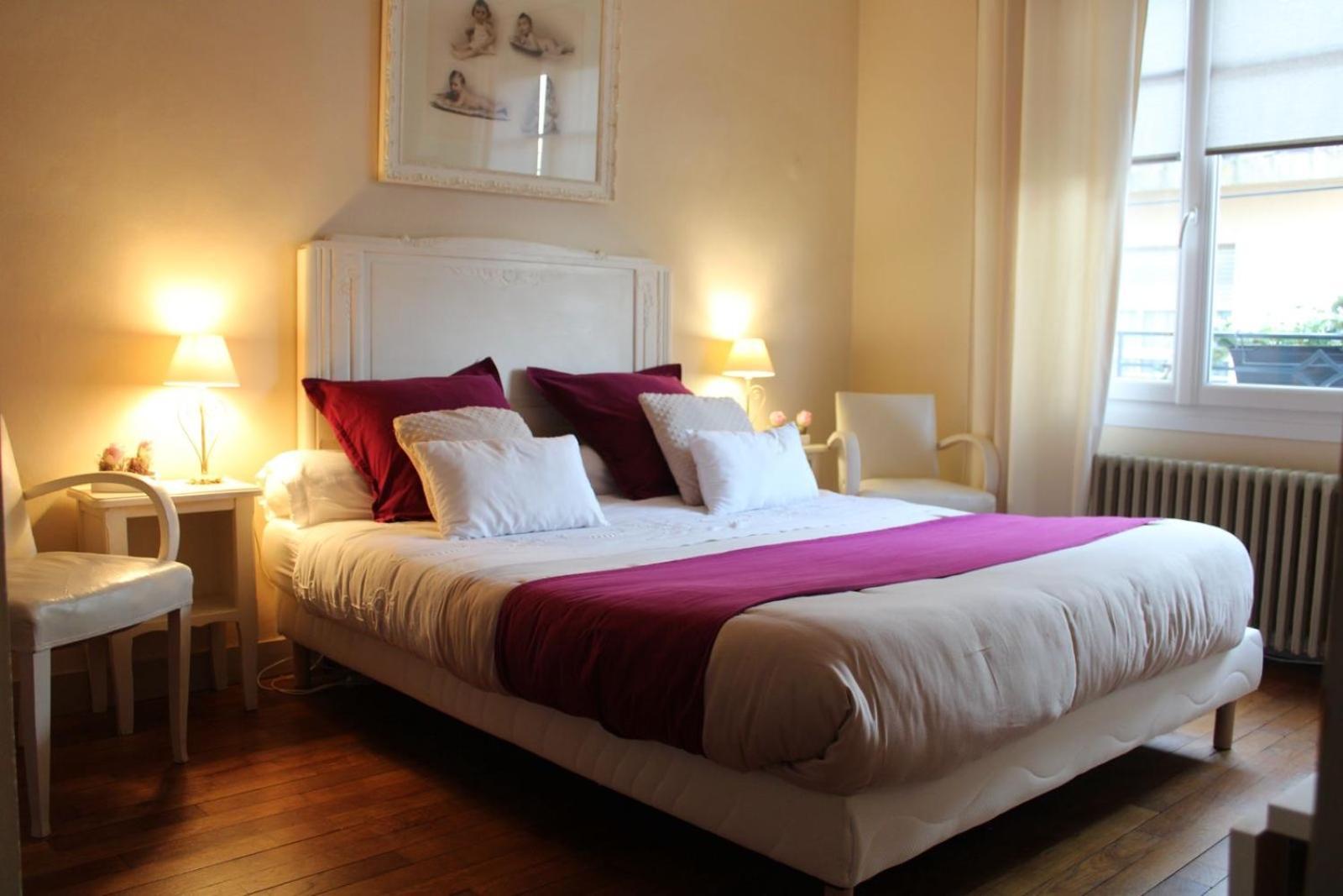 Chez Patou Bed & Breakfast ลาวาล ภายนอก รูปภาพ