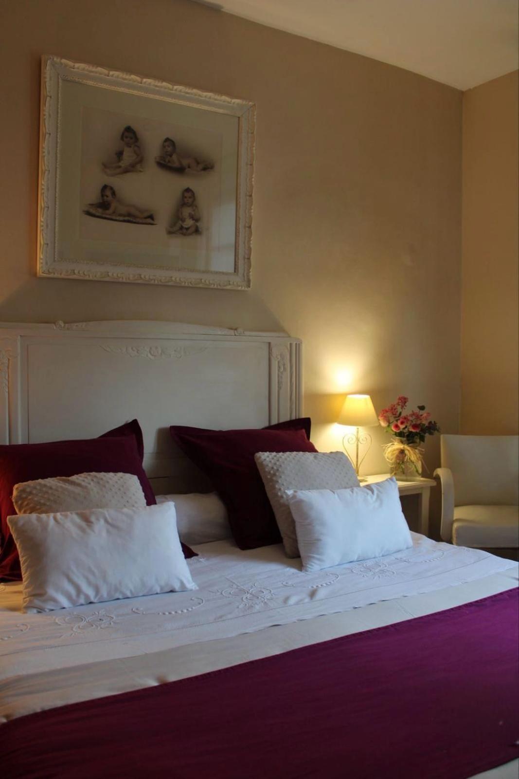 Chez Patou Bed & Breakfast ลาวาล ภายนอก รูปภาพ